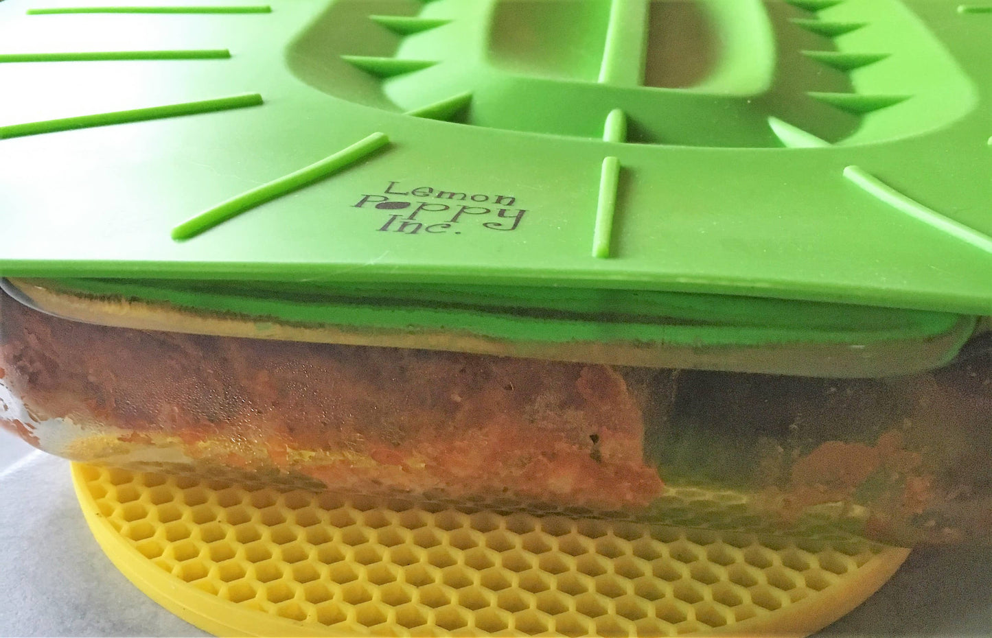 Lemon Poppy Inc. - Casserole Suction Lid