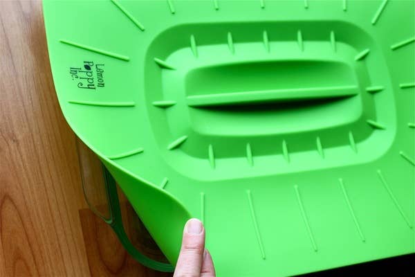 Lemon Poppy Inc. - Casserole Suction Lid